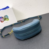 Prada Classic Retro Leather Crescent Bag Size: 24 × 15 × 8 CM