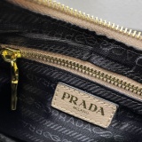 Prada Classic Retro Leather Crescent Bag Size: 24 × 15 × 8 CM