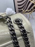 Yves Saint Laurent Fashion Versatile Leather Flip Bag Size: 28 × 20.5 × 8.5 CM