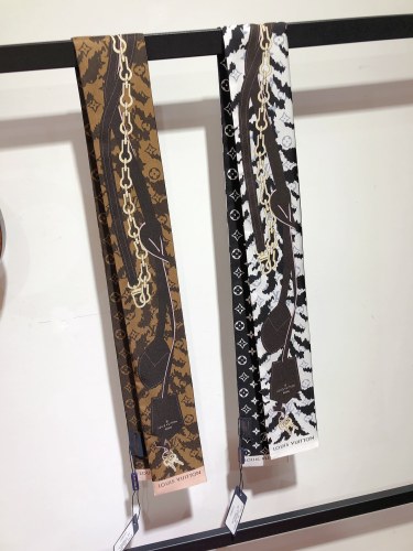Louis Vuitton Classic Chain Silk Double Sided Hair Strap Size: 8X120 CM