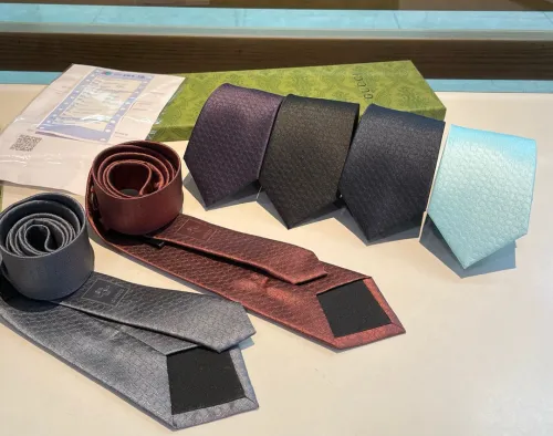 Gucci New Classic Men's GG Logo Silk Tie