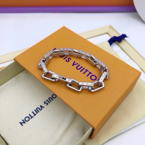 Louis Vuitton New Classic Silver Chain Bracelet Louis Vuitton New Classic Silver Chain Bracelet