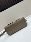 Yves Saint Laurent Fashion Gold Buckle Black Crocodile Pattern Handbag Crossbody Bag Size: 24 × 21x11CM
