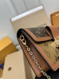 Louis Vuitton New Classic Logo Flip Bag Postman Bag Size: 21 × 12 × 5 CM