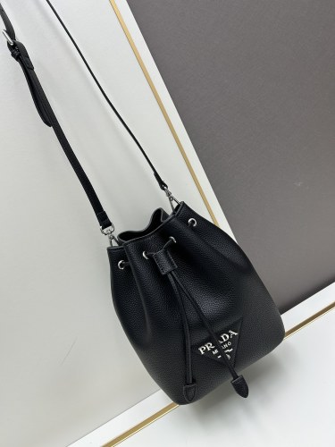 Prada Fashion Leather Bucket Bag Size: 20 × 25x14CM