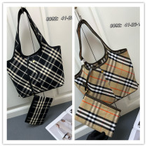 Burberry New Classic Grid Tote Bag Size: 41 × 14 × 26 CM