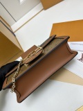Louis Vuitton New Classic Logo Flip Bag Postman Bag Size: 21 × 12 × 5 CM