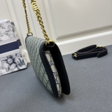 Gucci Retro Fashion Shoulder Bag Crossbody Bag Size: 28x16x4 CM