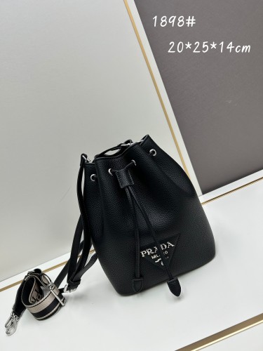 Prada Fashion Leather Bucket Bag Size: 20 × 25x14CM