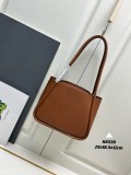 Prada Classic Leather Handbag Size: 25 × 18.5 × 12.5 CM