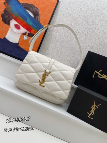 Yves Saint Laurent New Versatile Diamond Underarm Bag Size: 24 × 18 × 5.5 CM