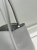Prada Classic Leather Handbag Size: 25 × 18.5 × 12.5 CM