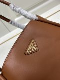 Prada Classic Leather Handbag Size: 25 × 18.5 × 12.5 CM