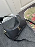 Yves Saint Laurent Fashion Soft Leather Handbag Lunch Box Bag Size: 28 × 15 × 9 CM
