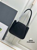 Prada Classic Leather Handbag Size: 25 × 18.5 × 12.5 CM