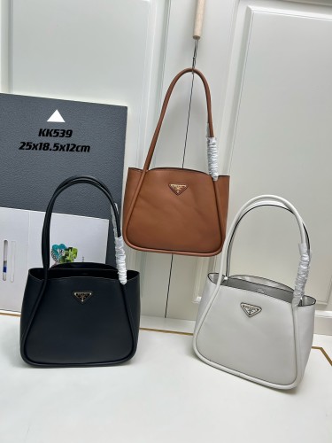 Prada Classic Leather Handbag Size: 25 × 18.5 × 12.5 CM