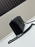 Yves Saint Laurent Classic Leather Chain Bag Size: 22x14x5 CM
