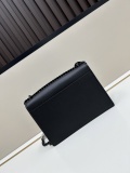 Yves Saint Laurent Classic Leather Chain Bag Size: 22x14x5 CM