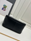 Prada Classic Leather Handbag Size: 25 × 18.5 × 12.5 CM