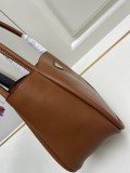 Prada Classic Leather Handbag Size: 25 × 18.5 × 12.5 CM