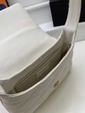 Yves Saint Laurent New Versatile Diamond Underarm Bag Size: 24 × 18 × 5.5 CM