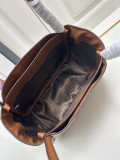 Prada Classic Leather Handbag Size: 25 × 18.5 × 12.5 CM