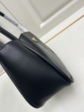Prada Classic Leather Handbag Size: 25 × 18.5 × 12.5 CM