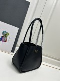 Prada Classic Leather Handbag Size: 25 × 18.5 × 12.5 CM