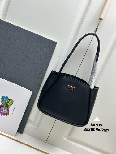 Prada Classic Leather Handbag Size: 25 × 18.5 × 12.5 CM