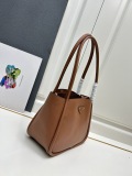 Prada Classic Leather Handbag Size: 25 × 18.5 × 12.5 CM
