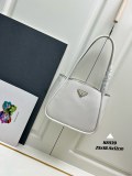 Prada Classic Leather Handbag Size: 25 × 18.5 × 12.5 CM