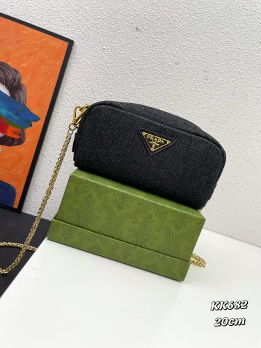 Prada Retro Cowboy Chain Cross Bag Size: 20x7x11 CM