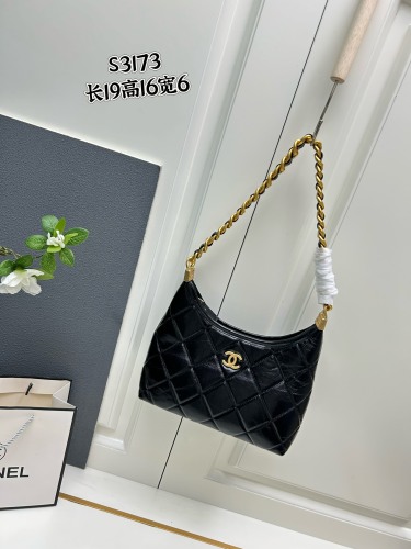 Chanel Classic Leather Casual Chain Bag Crossbody Bag Size: 24 × 20 × 8 CM