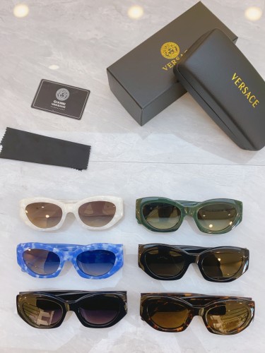 Versace New Fashion Sunglasses Size: 52-21-145