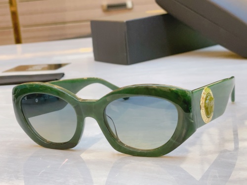 Versace New Fashion Sunglasses Size: 52-21-145
