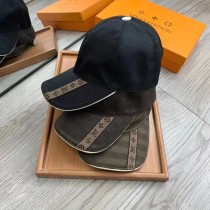 Louis Vuitton New Classic Versatile Duck Tongue Hat