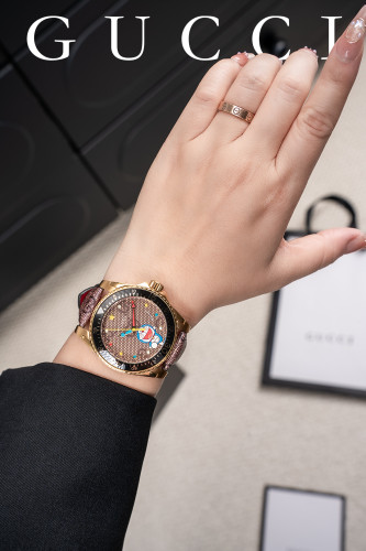 Gucci New Classic Old Decor Doraemon Dive Watch