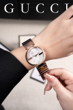 Gucci New Simple Double G Round Quartz Watch