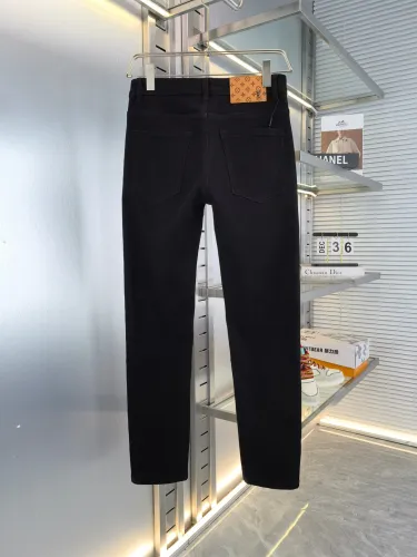 Louis Vuitton New Spring/Summer Classic Hardware Logo Slimming Small Leg Jeans