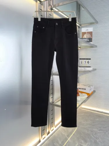 Burberry New Spring/Summer Classic Hardware Battle Horse Slimming Small Leg Jeans