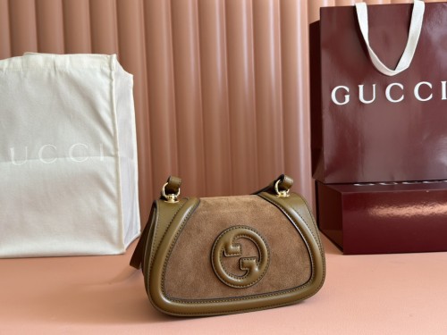 Gucci New Classic Mini Cross Bag Size: 21.5 x 11 x 8 CM