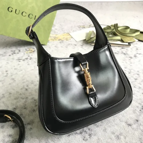Gucci Golden Lock Half Moon Underarm Bag Diagonal Shoulder Bag Size: 19x13x3CM
