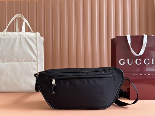 Gucci Classic Embossed Logo Nylon Shoulder Bag Size: 35x15x10 CM