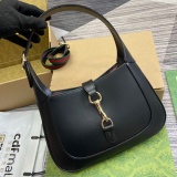 Gucci Golden Lock Half Moon Underarm Bag Diagonal Shoulder Bag Size: 27.5x19x4CM