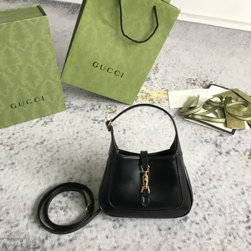 Gucci Golden Lock Half Moon Underarm Bag Diagonal Shoulder Bag Size: 19x13x3CM