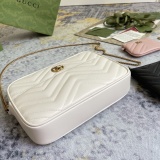 Gucci Classic Logo Multi Functional 3-in-1 Chain Crossbody Bag Size: 22.5x15.5x4CM