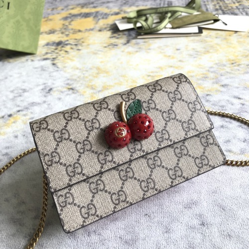 Gucci Classic Logo 3D Cherry Chain Canvas Bag Crossbody Bag Size: 16.5x10x4.5CM
