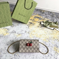 Gucci Classic Logo 3D Cherry Chain Canvas Bag Crossbody Bag Size: 16.5x10x4.5CM Gucci Classic Logo 3D Cherry Chain Canvas Bag Crossbody Bag Size: 16.5x10x4.5CM