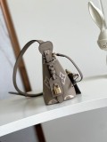 Louis Vuitton Simple Logo Embossed Lock Bucket Bag Shoulder Bag Size: 18x12x16CM
