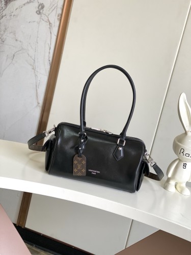 Louis Vuitton Fashion Sheepskin Handbag Crossbody Bag Size: 28x17x12CM